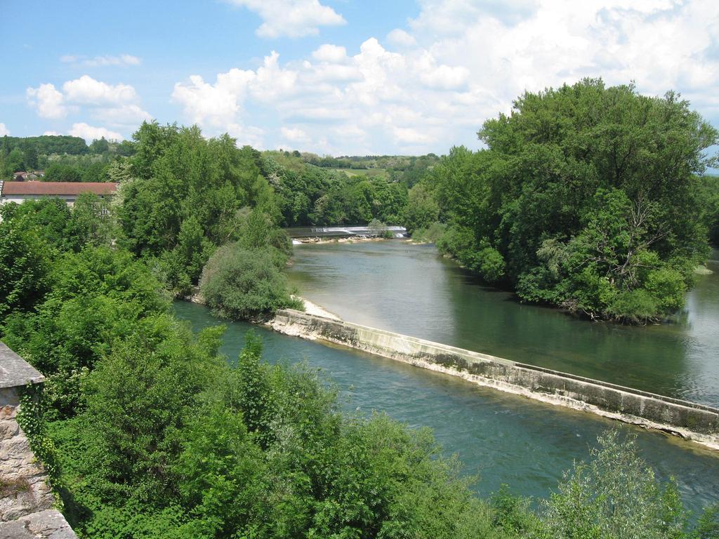 Au Faisan Dore Neuville-sur-Ain Dış mekan fotoğraf